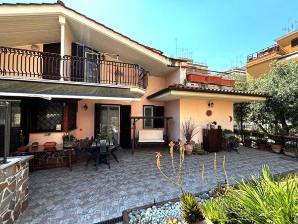 casa indipendente in vendita a Roma in zona Torrevecchia