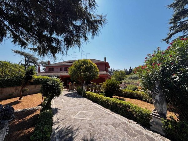 casa indipendente in vendita a Roma in zona Olgiata
