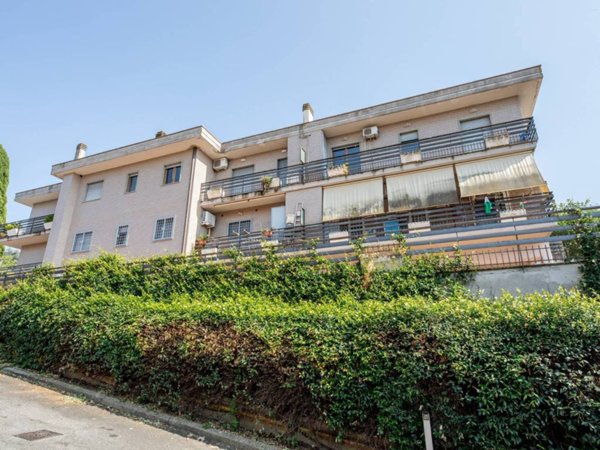 appartamento in vendita a Roma in zona Tor di Quinto