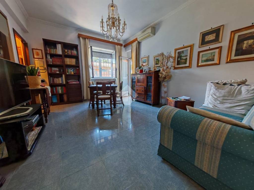 appartamento in vendita a Roma in zona Torre Spaccata