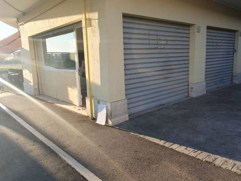 negozio in vendita a Roma in zona Dragona/Bagnoletto