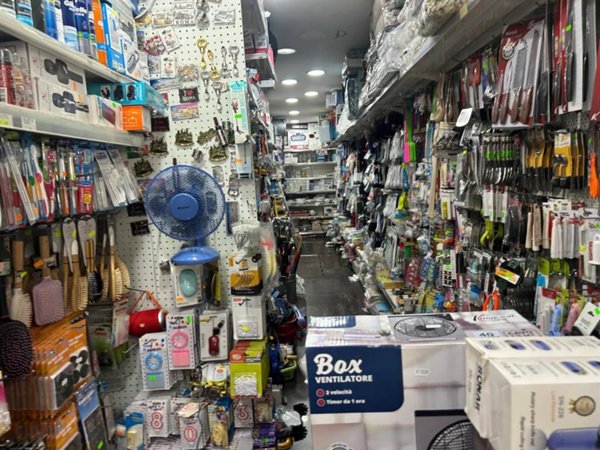negozio in vendita a Roma in zona Appio Latino