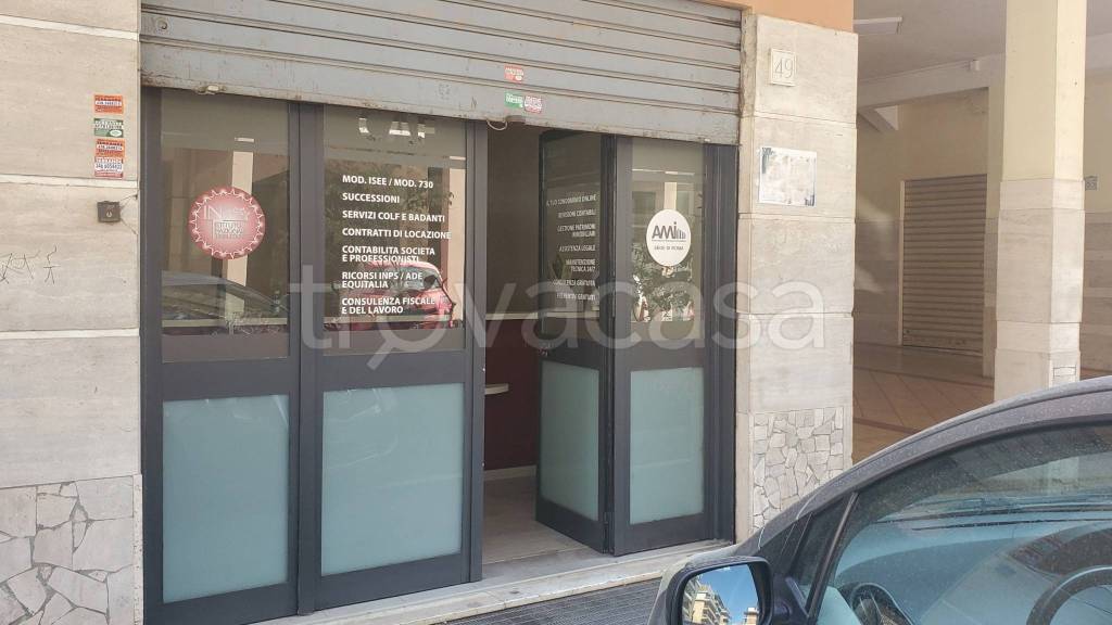 negozio in vendita a Roma in zona Tuscolano