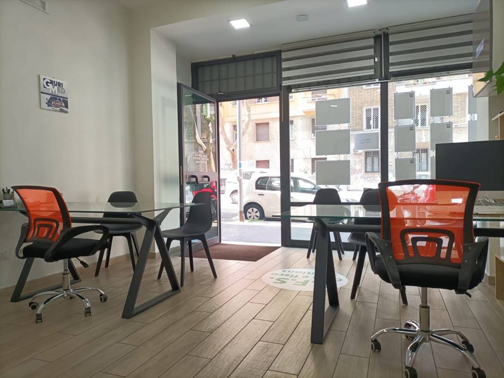 negozio in vendita a Roma in zona Appio Latino