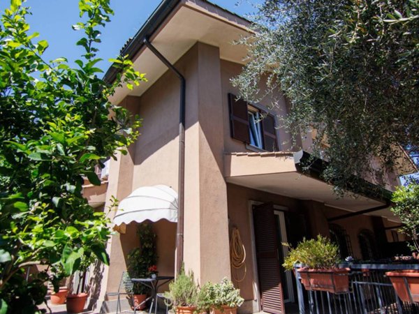 casa indipendente in vendita a Roma in zona Ardeatino