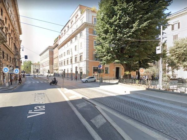 negozio in vendita a Roma in zona Parione/Sant'Eustachio