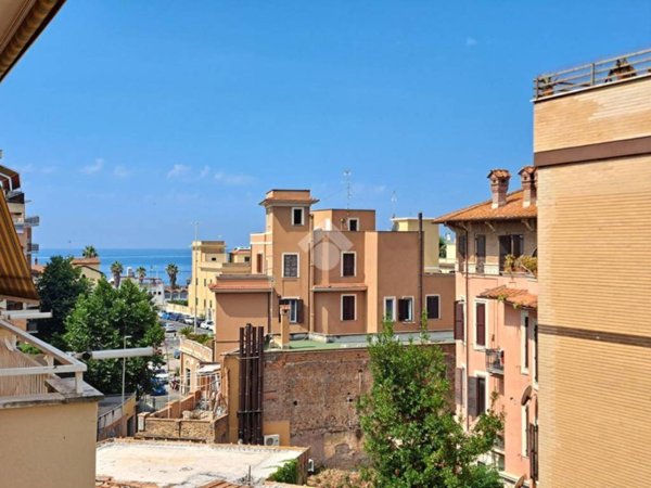 appartamento in vendita a Roma in zona Castel Fusano