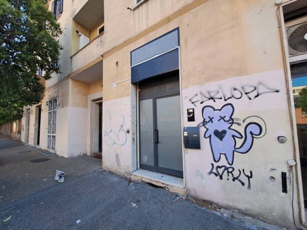negozio in vendita a Roma in zona Prenestino-Centocelle