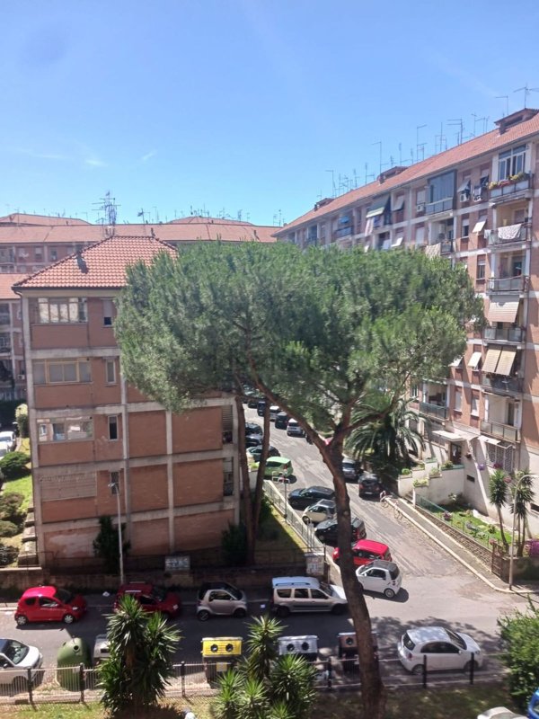 appartamento in vendita a Roma in zona Torre Spaccata