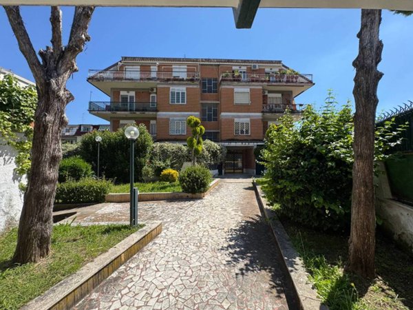appartamento in vendita a Roma in zona Appio Claudio