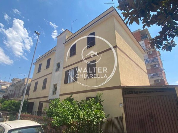 appartamento in vendita a Roma in zona Torre Angela