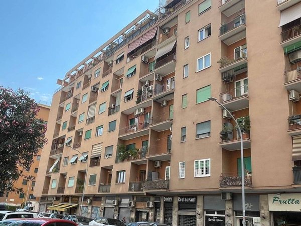 negozio in vendita a Roma in zona Monte Sacro/Talenti