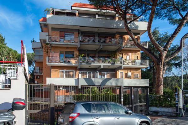 appartamento in vendita a Roma in zona Giuliano Dalmata
