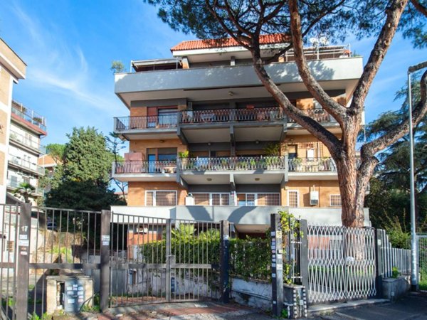 appartamento in vendita a Roma in zona Giuliano Dalmata