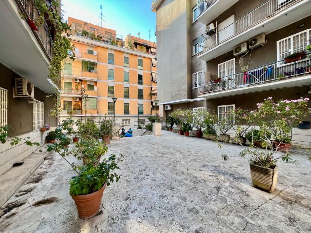 appartamento in vendita a Roma in zona Ardeatino