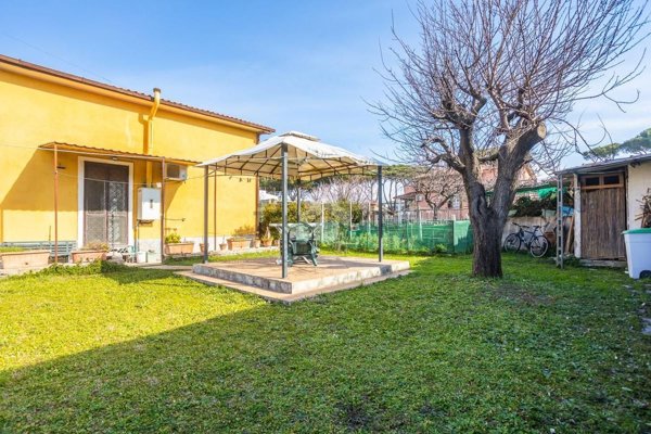 appartamento in vendita a Roma in zona Giardini di Corcolle