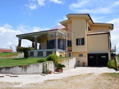 casa indipendente in vendita a Roma