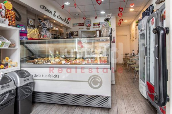 negozio in vendita a Roma in zona Vitinia