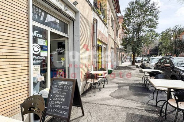 negozio in vendita a Roma in zona Vitinia
