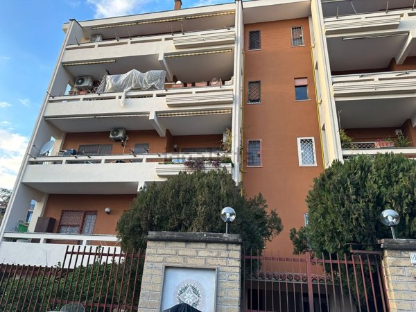 appartamento in vendita a Roma in zona Tor di Quinto