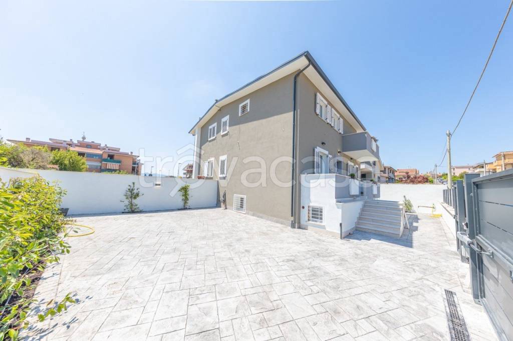 casa indipendente in vendita a Roma in zona Castelverde