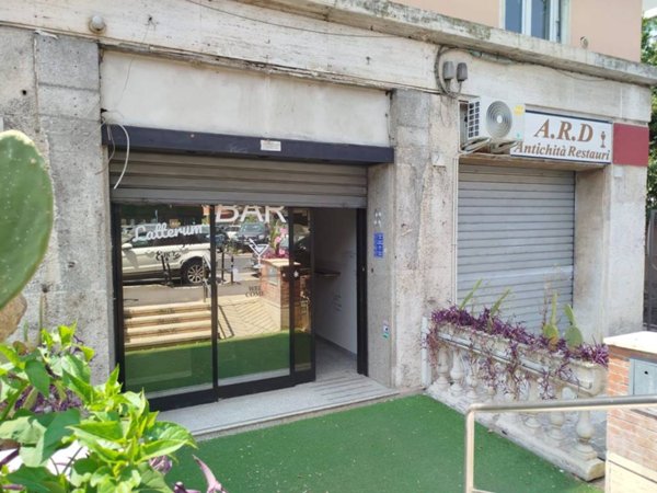 negozio in vendita a Roma in zona Appio Latino