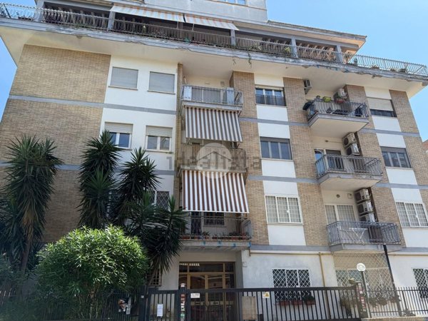 appartamento in vendita a Roma in zona Corviale