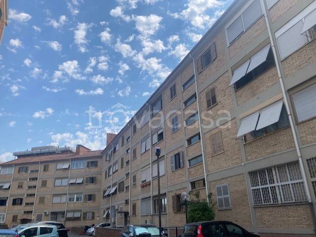 appartamento in vendita a Roma in zona Torre Spaccata