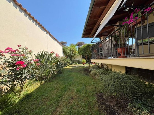 casa indipendente in vendita a Roma in zona Infernetto
