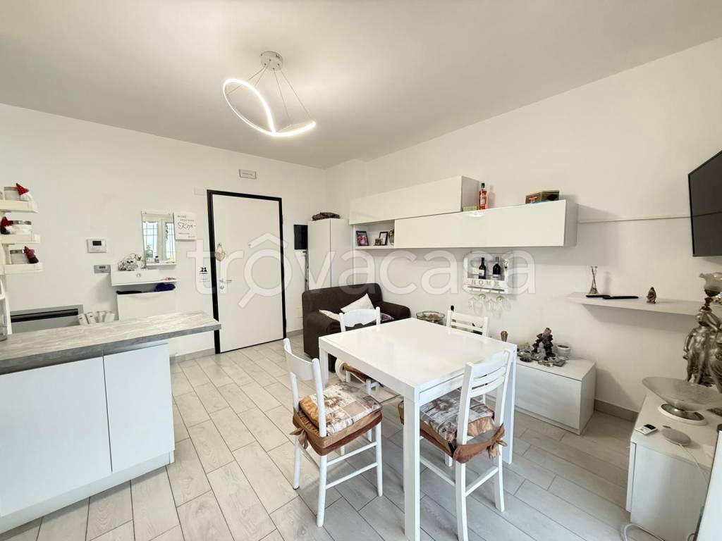 appartamento in vendita a Roma in zona Torre Angela