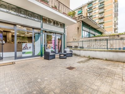 negozio in vendita a Roma in zona Collatino