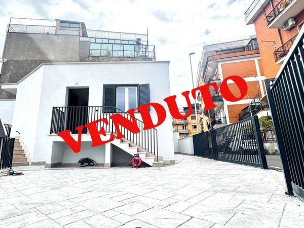 appartamento in vendita a Roma in zona Colle del Sole