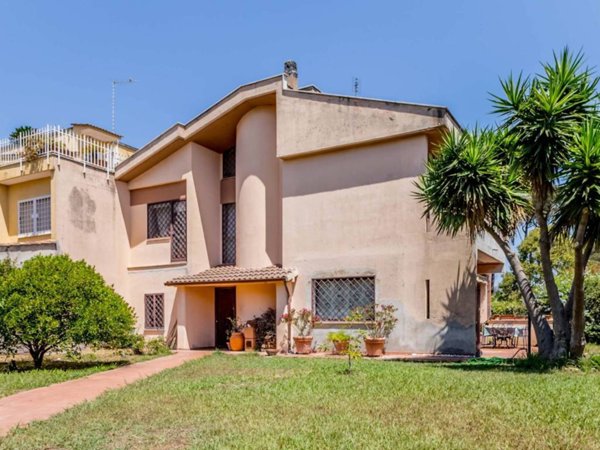 casa indipendente in vendita a Roma in zona Infernetto