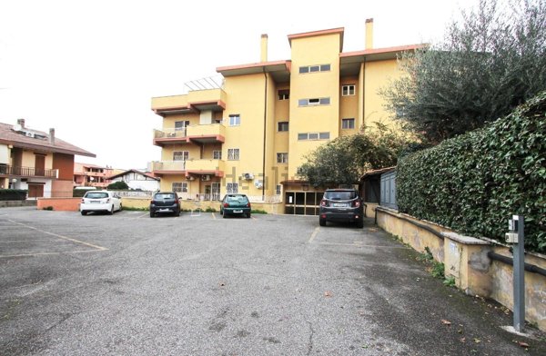 appartamento in vendita a Roma in zona Casal Morena