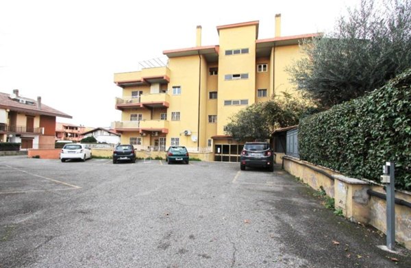 appartamento in vendita a Roma in zona Casal Morena