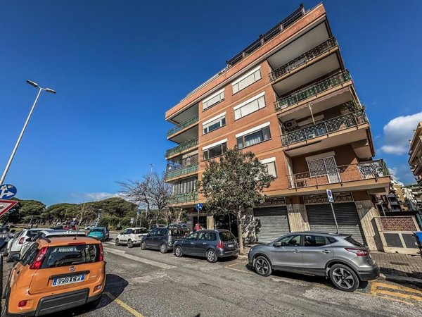 appartamento in vendita a Roma in zona Ostia