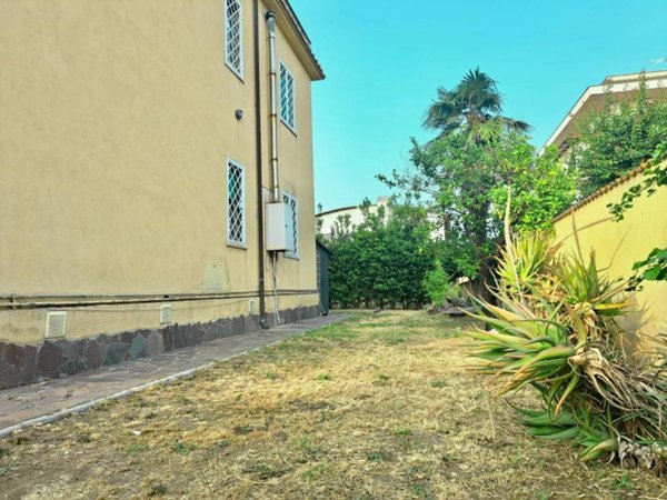 appartamento in vendita a Roma in zona Ostiense