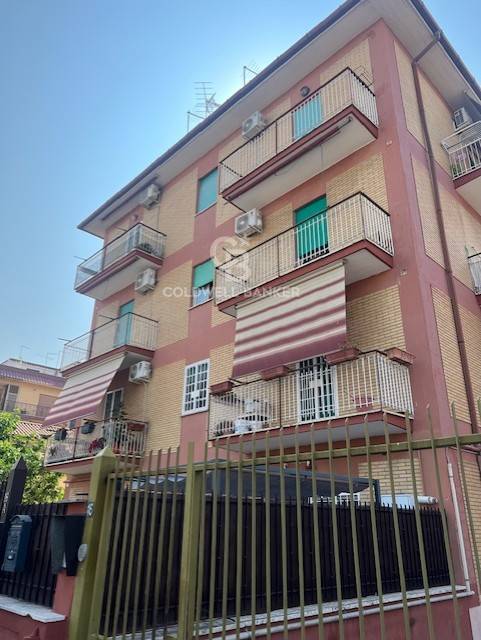 appartamento in vendita a Roma in zona Tor Bella Monaca