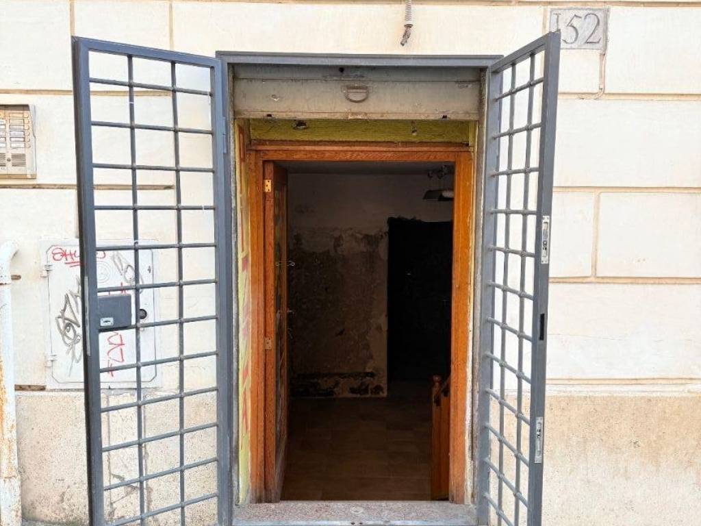 negozio in vendita a Roma in zona Rione Monti/Campitelli