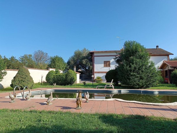 casa indipendente in vendita a Roma in zona Finocchio