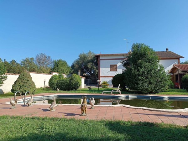 casa indipendente in vendita a Roma in zona Finocchio