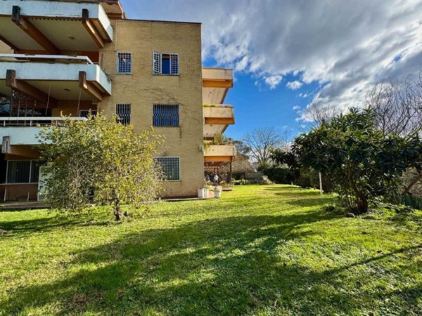 appartamento in vendita a Roma in zona Tor di Quinto