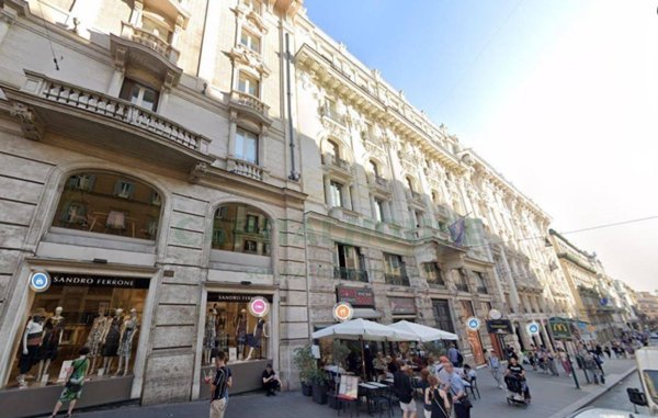 appartamento in vendita a Roma in zona Trevi-Colonna