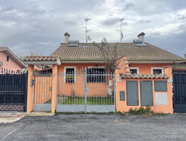 appartamento in vendita a Roma in zona Giardini di Corcolle