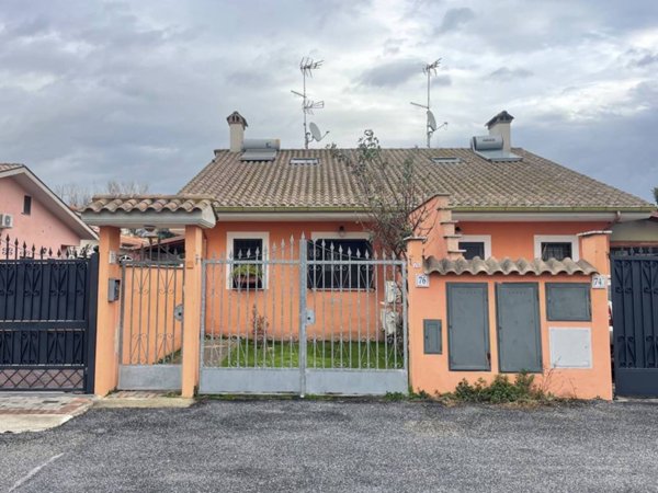 appartamento in vendita a Roma in zona Giardini di Corcolle