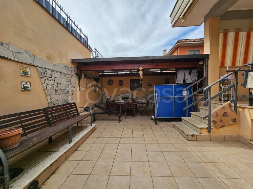 casa indipendente in vendita a Roma in zona Finocchio