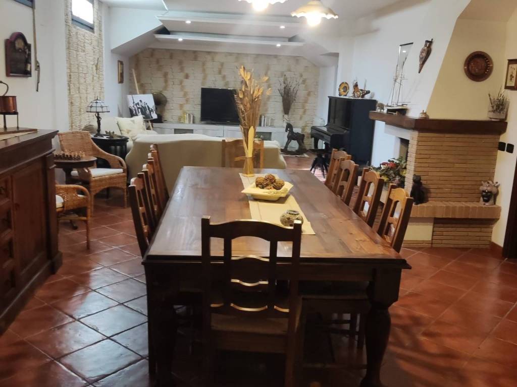 casa indipendente in vendita a Roma in zona Fonte Laurentina