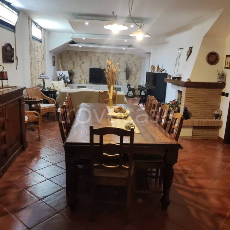 casa indipendente in vendita a Roma in zona EUR