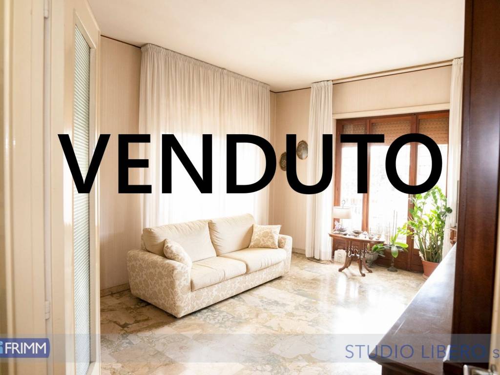 appartamento in vendita a Roma in zona Ardeatino