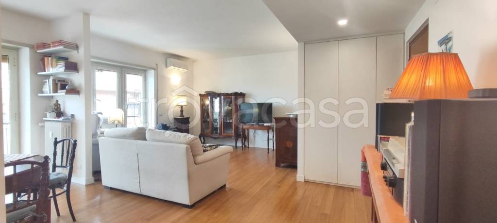 appartamento in vendita a Roma in zona Appio Claudio